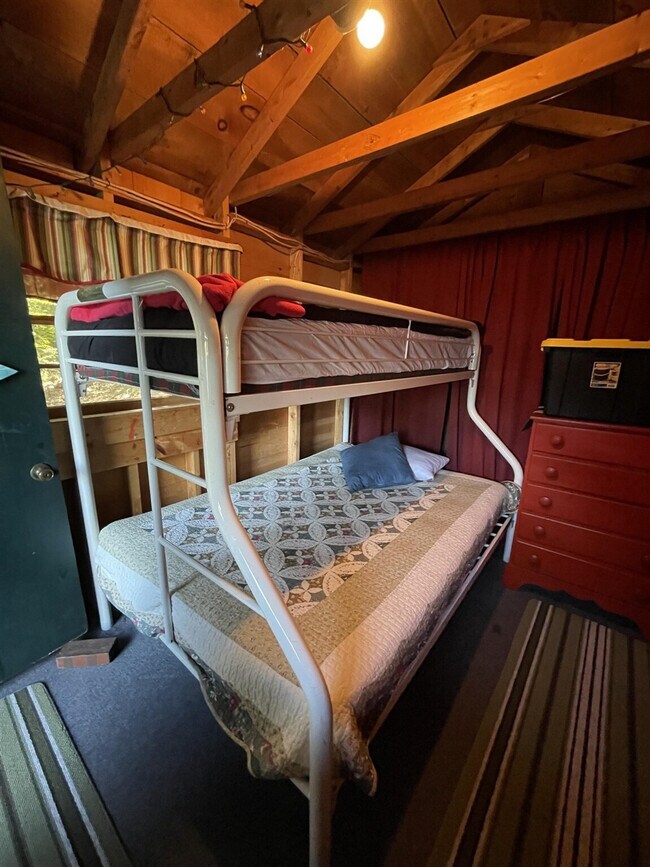 Building Photo - 689 Peabody Pond Rd