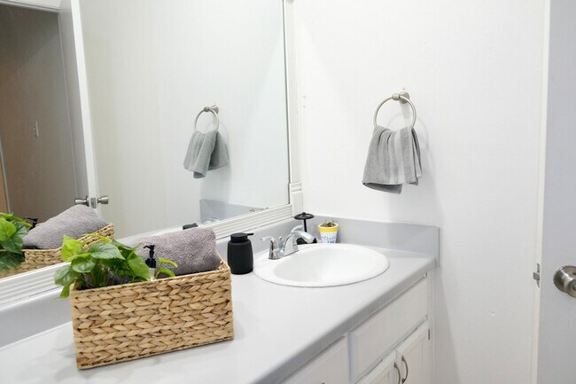 Building Photo - 1741 Horseshoe Cir