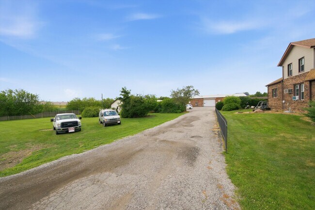Building Photo - 24134 IL-53