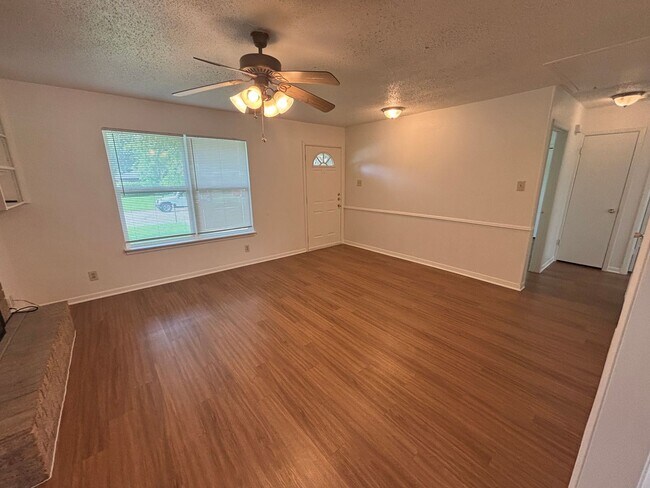 Building Photo - AVAILABLE NOW; APPLY TODAY ON OUR WEBSITE!!!