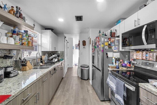 Building Photo - 3055 NW 23rd Ave