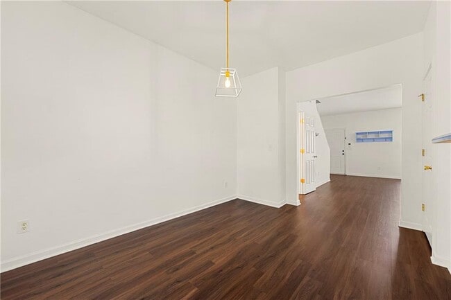Building Photo - 2525 Walden Lake Dr