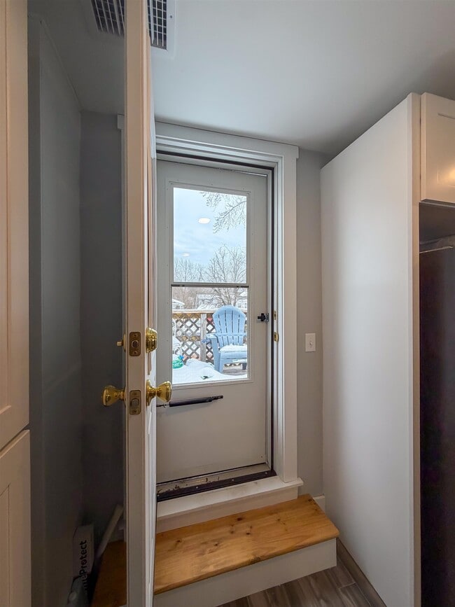 Building Photo - 24 Hill St