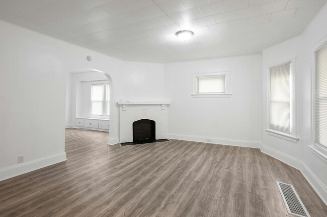 Building Photo - 13500 3rd Ave