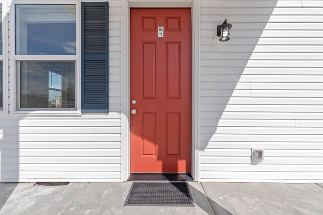 Building Photo - "Discover Comfort & Style: Spacious 3-Bed,...