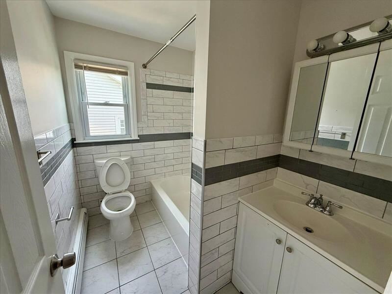 Building Photo - 709 Hall St