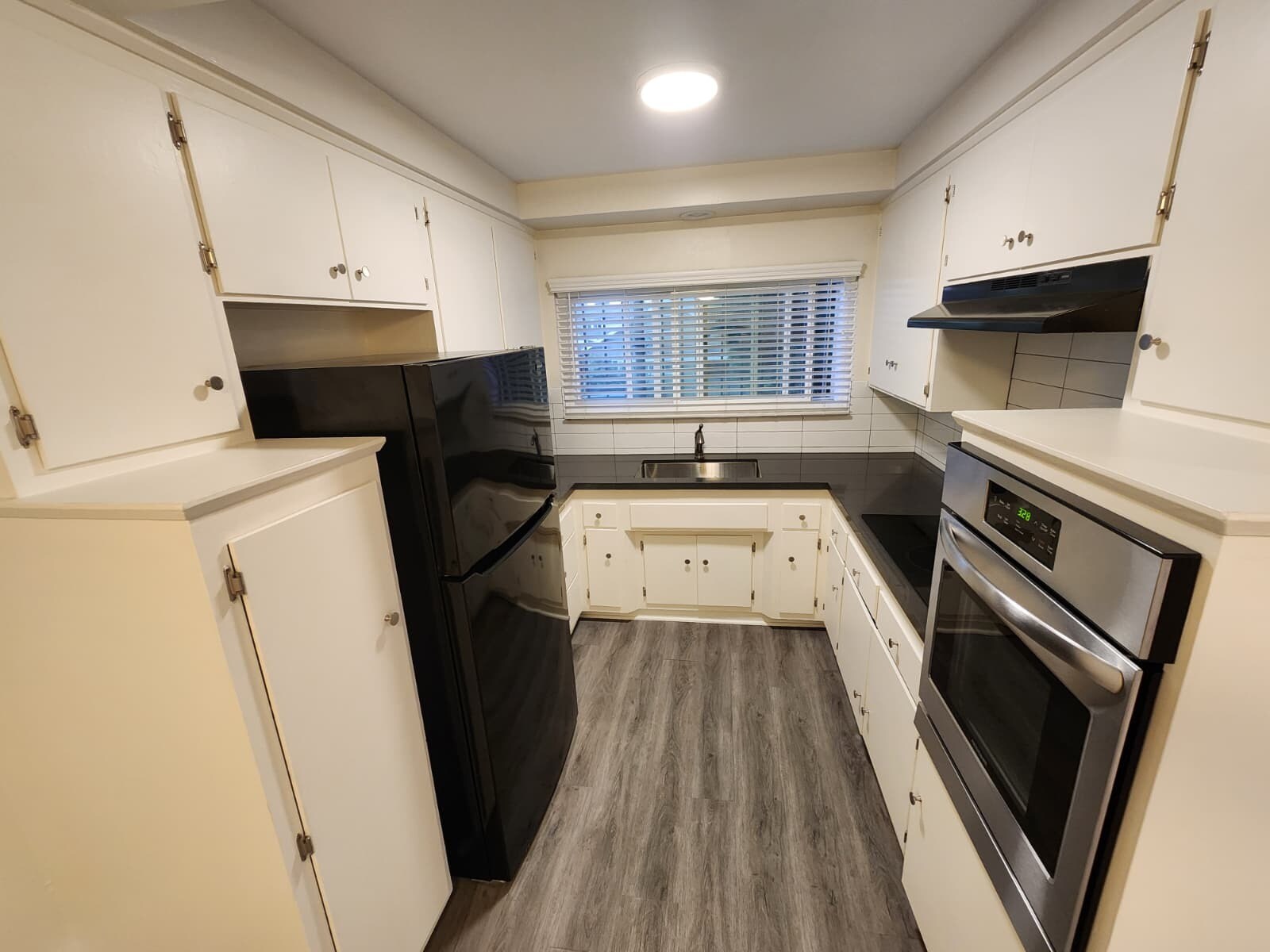 Building Photo - 701 S Osage Ave