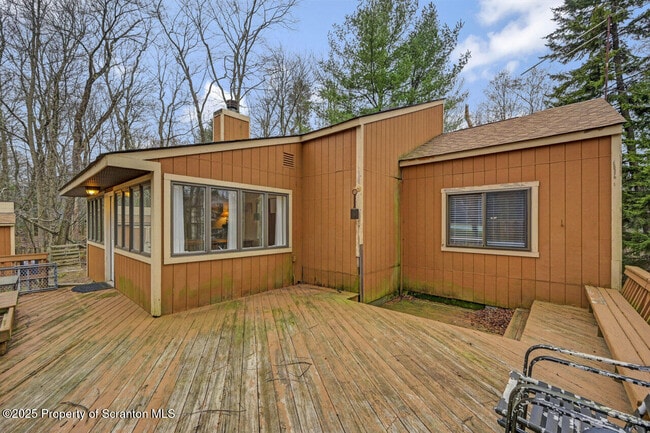 Building Photo - 300 Lake Rd