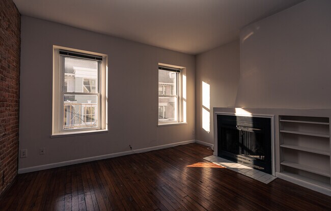 Primary Photo - 1415 Hopkins St NW