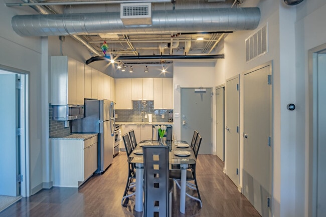 Building Photo - 550 W Peachtree St NW