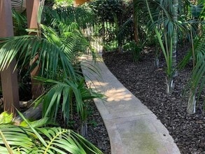 Building Photo - 714 Passiflora Ave