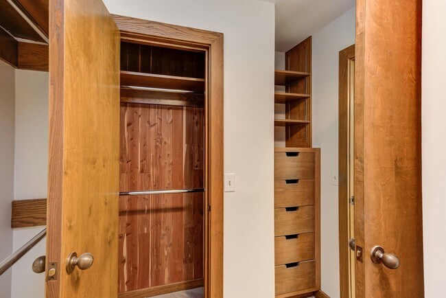 Building Photo - This Home is a Hole in One!
