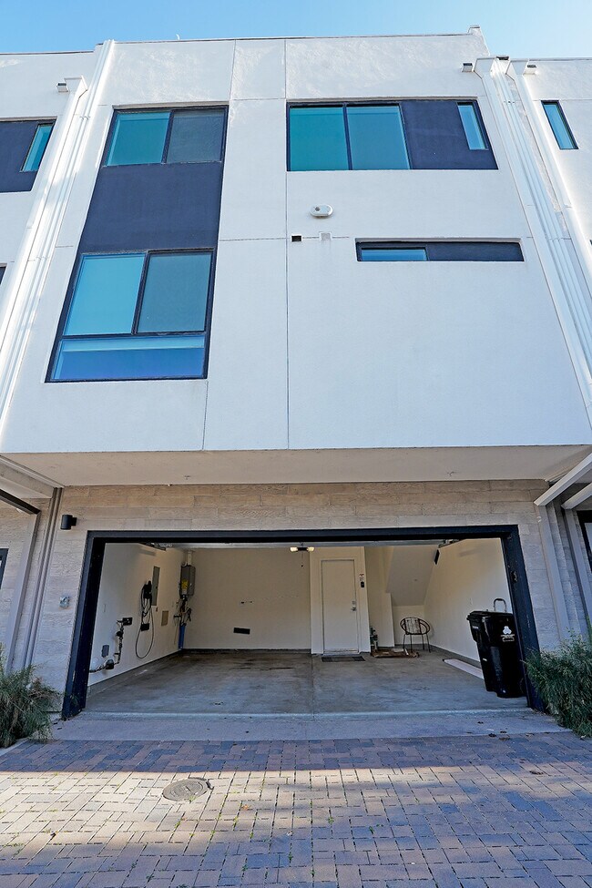 Building Photo - 3282 N Canary Way