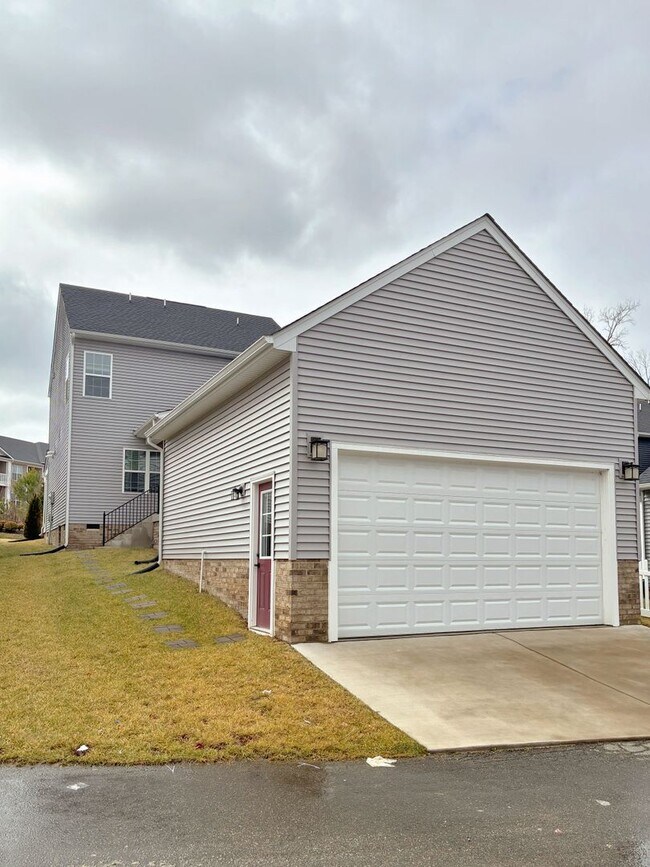 Building Photo - New and Modern Three Bedroom in Bon Air