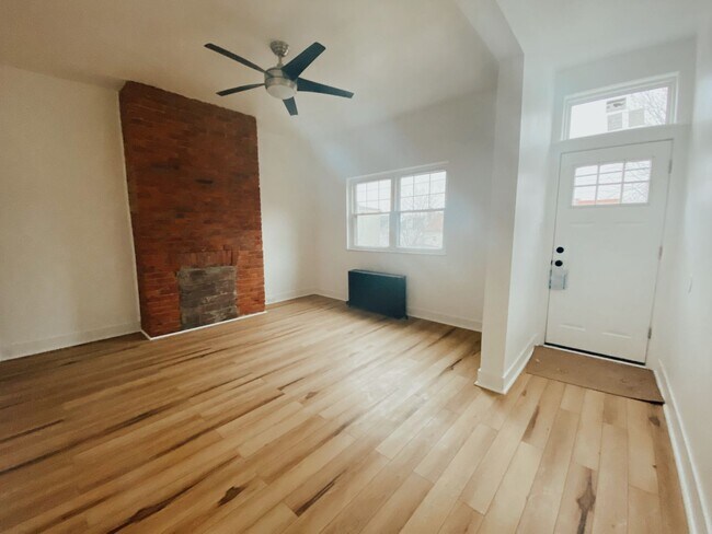 Building Photo - NEWLY RENOVATED 2 BEDROOM IN THE HEART OF BLOOMFIELD!