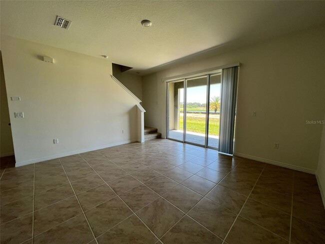 Building Photo - 1065 Blue Jay Dr
