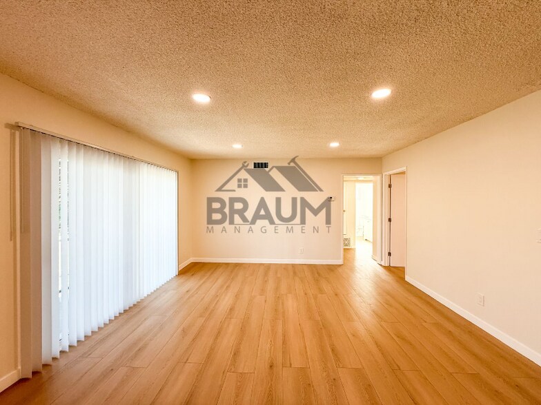 Building Photo - 6041 Whitsett Ave