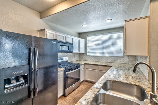 Building Photo - 2201 Ramsgate Dr