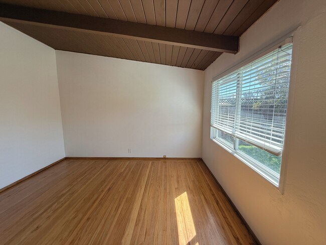 Building Photo - 1652 Borden St