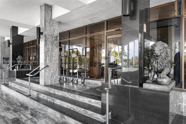 Building Photo - 5401 Collins Ave