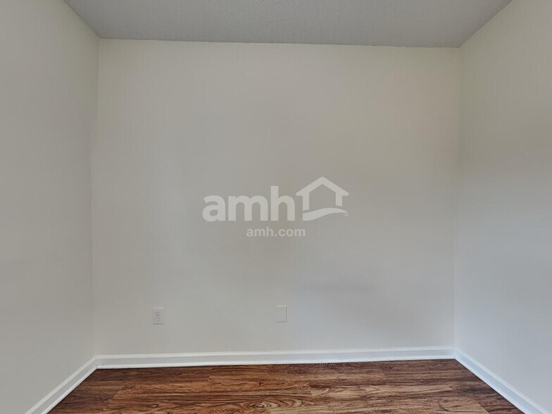 Building Photo - 6335 Dumont Ln