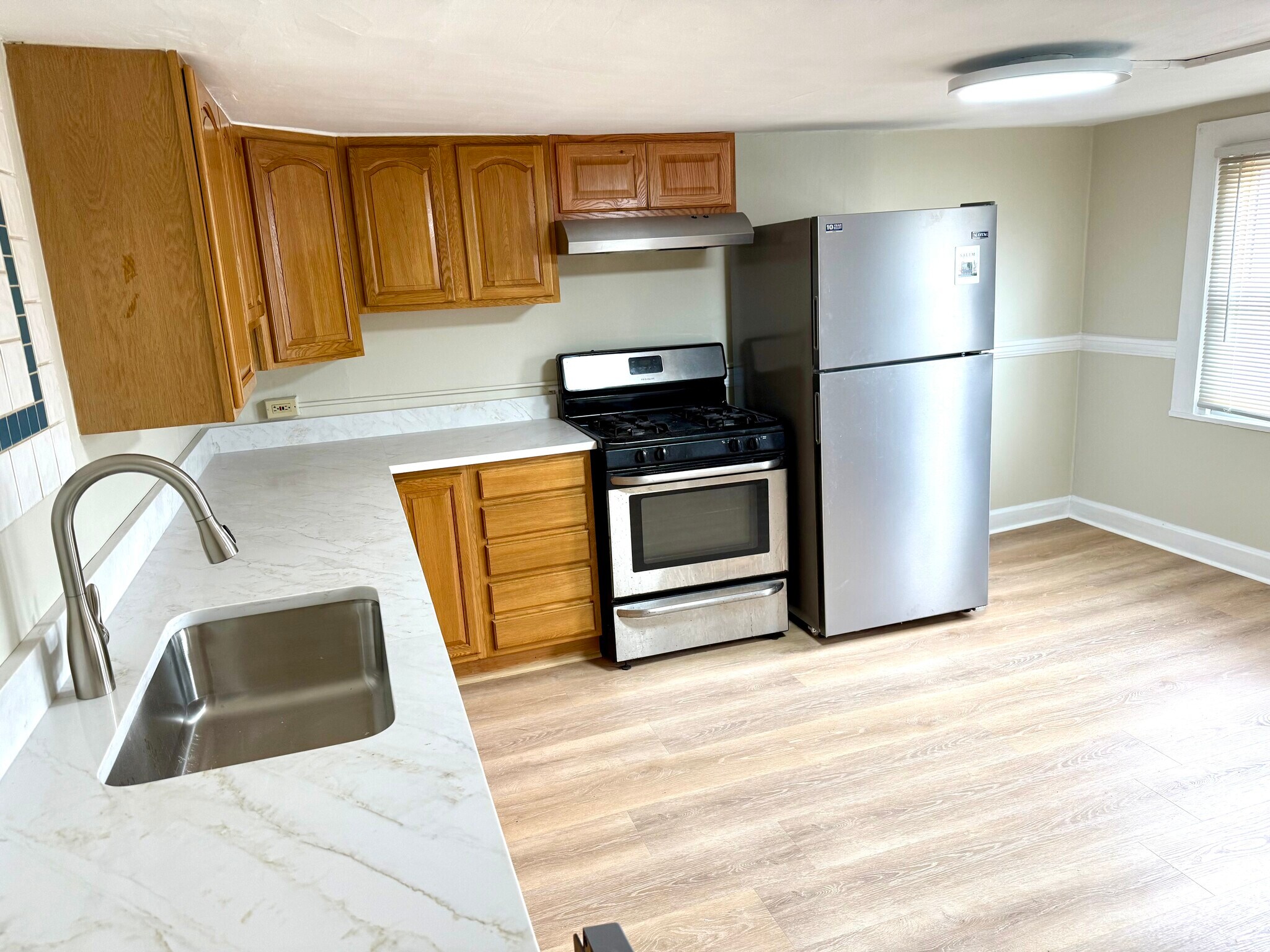 Building Photo - 10 Mall St