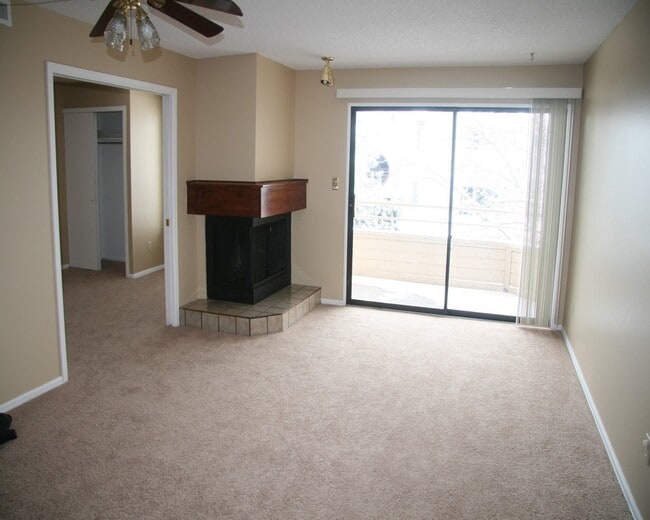 Building Photo - Charming 2 Bedroom Second Story Condo with easy access to everything!