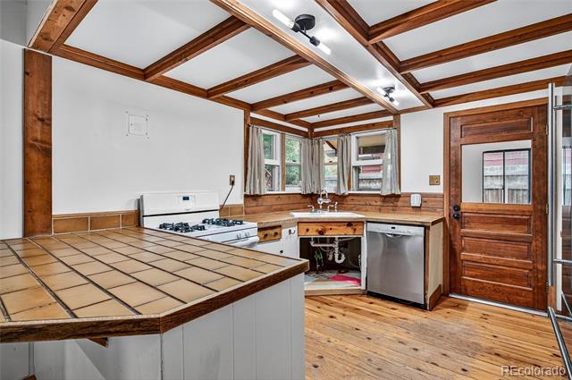 Building Photo - 5519 S Greenwood St