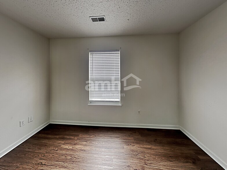 Building Photo - 15256 Follow Dr