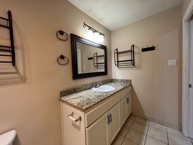 Building Photo - 5550 N Braeswood Blvd