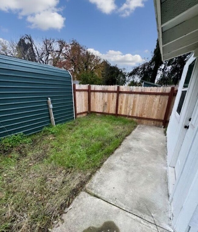 Building Photo - Conveniently Located Home with Attached Studio!