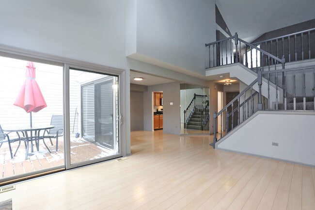 Building Photo - 966 N Auburn Woods Dr