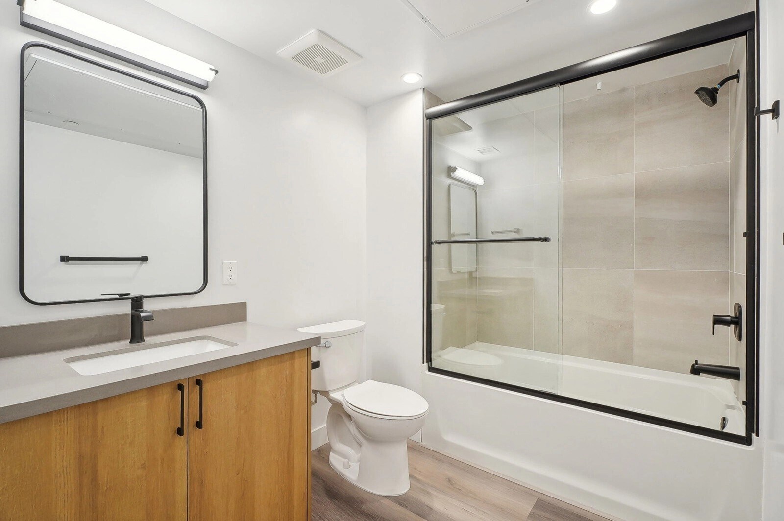 Building Photo - IM 21