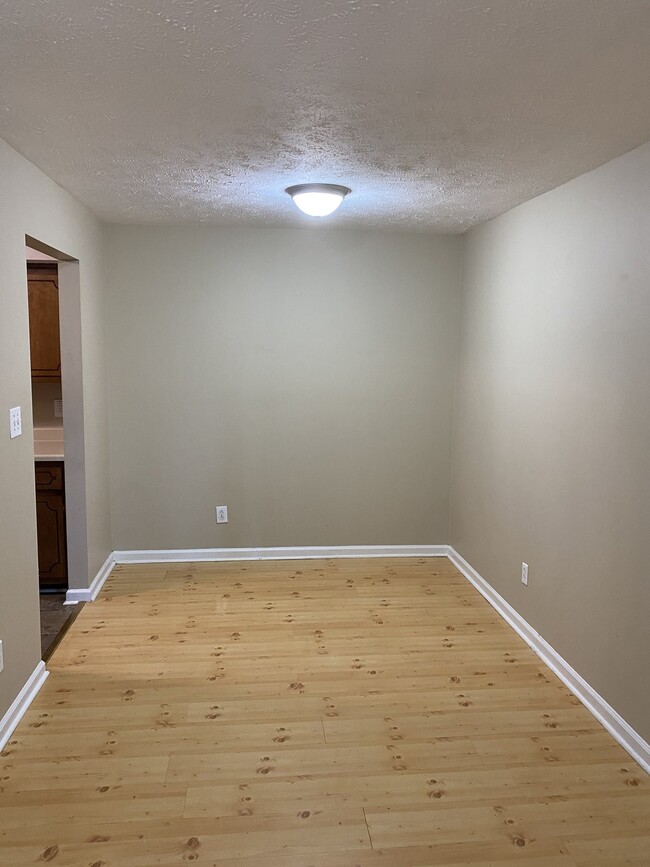 Building Photo - "Charming 2-Bedroom Apartment at 3854 A No...