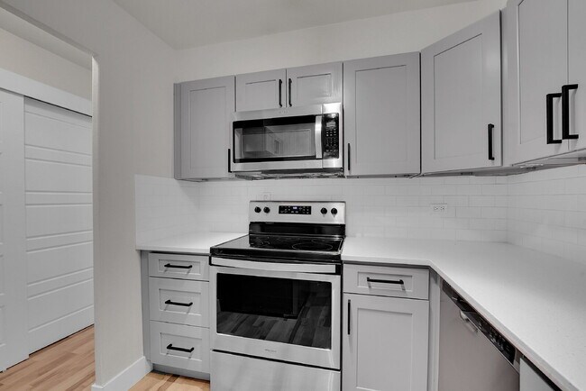 Building Photo - $1,950, 2-bed, 1-bath located in Denver wi...