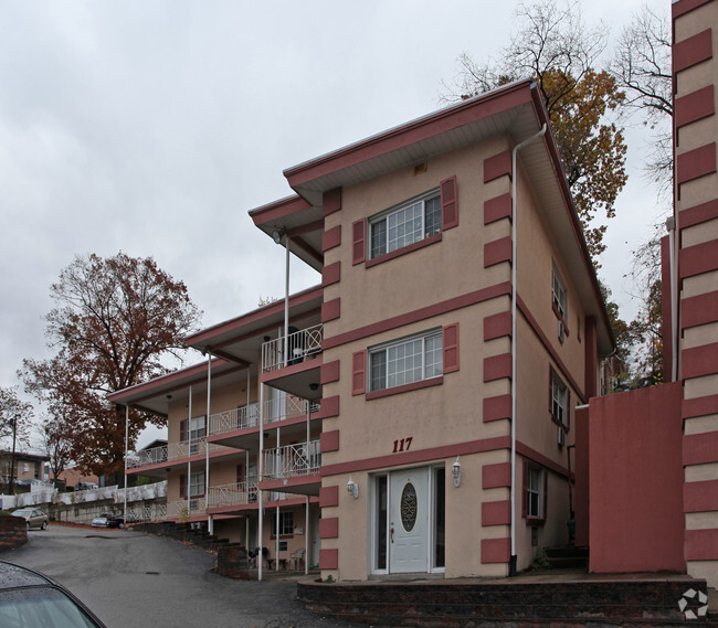 Building Photo - 117-123 Curry Hollow Rd