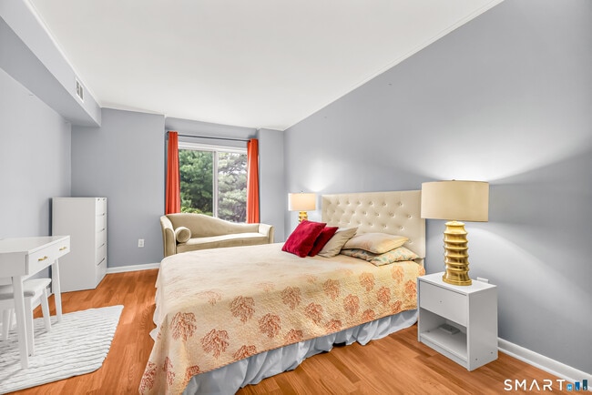 Building Photo - 5 Birch Ln