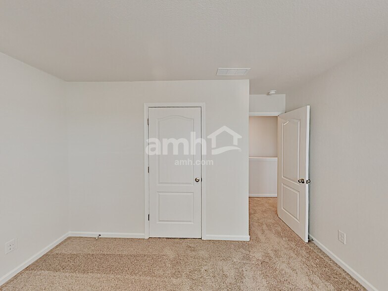 Building Photo - 3022 Wingadee Dr