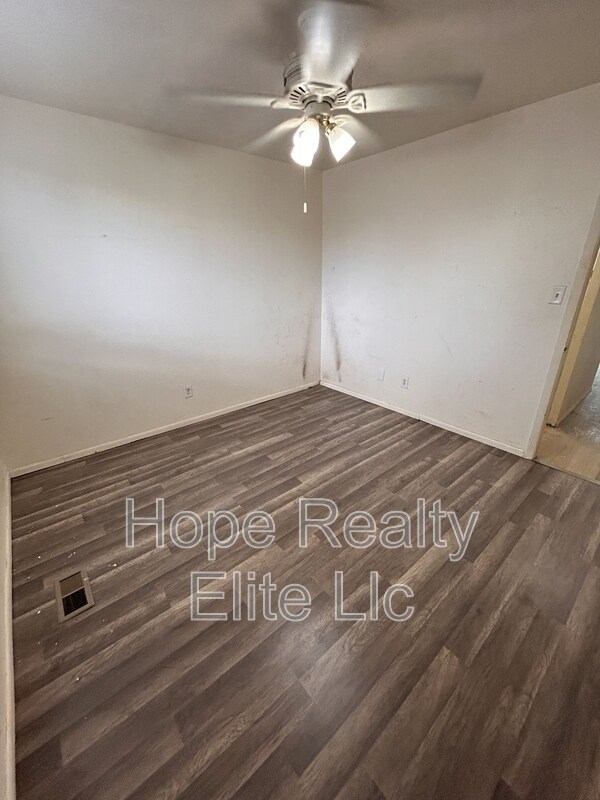 Building Photo - 334 Fairway S