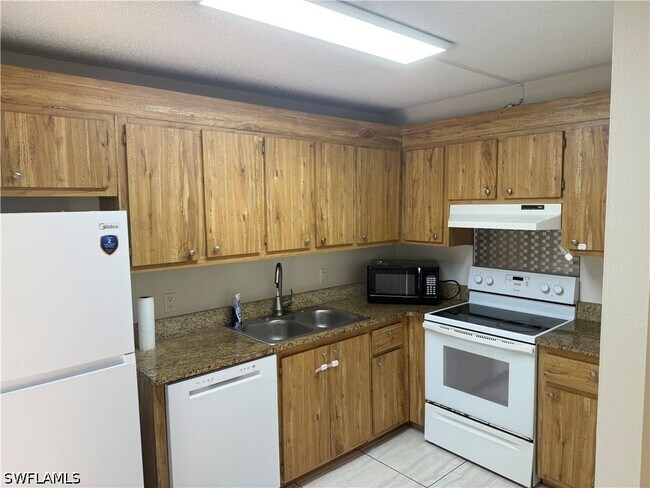 Building Photo - 1531 Park Meadows Dr