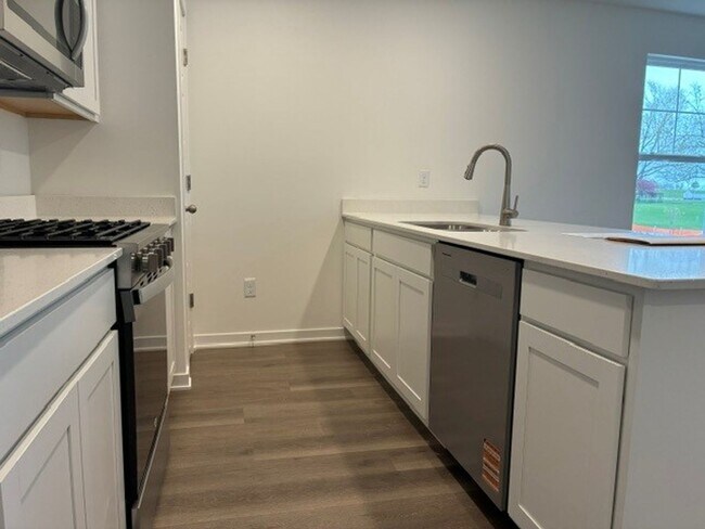 Building Photo - Brand New 3 Bedroom - 2.5 Bath Condo in Union Grove