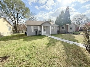 Building Photo - 405 Henderson St