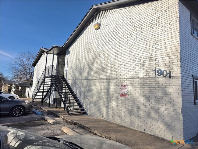 Building Photo - 1901 N 10th St