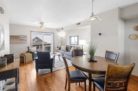 Building Photo - 12 Hannah Ln