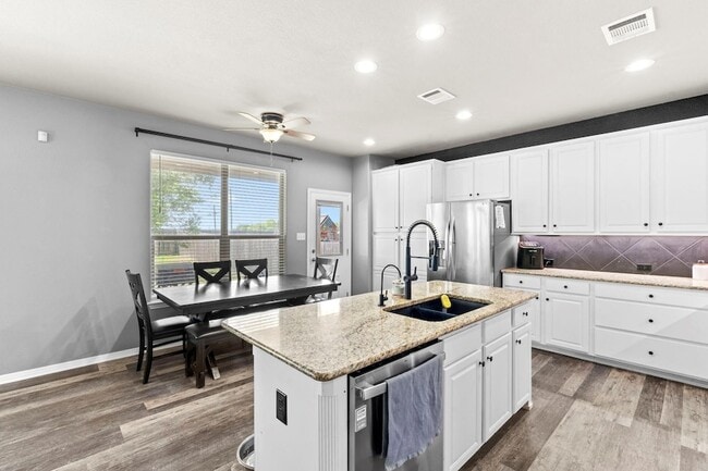 Building Photo - 227 Sandstone Trail