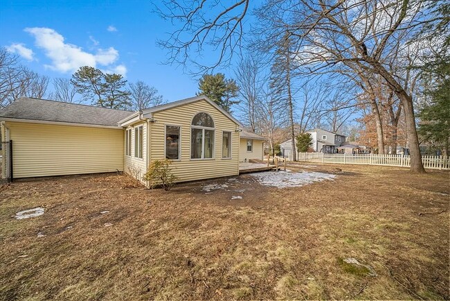 Building Photo - Beautiful Single Family Home for Rent in an Unbeatable Longmeadow Neighborhood!