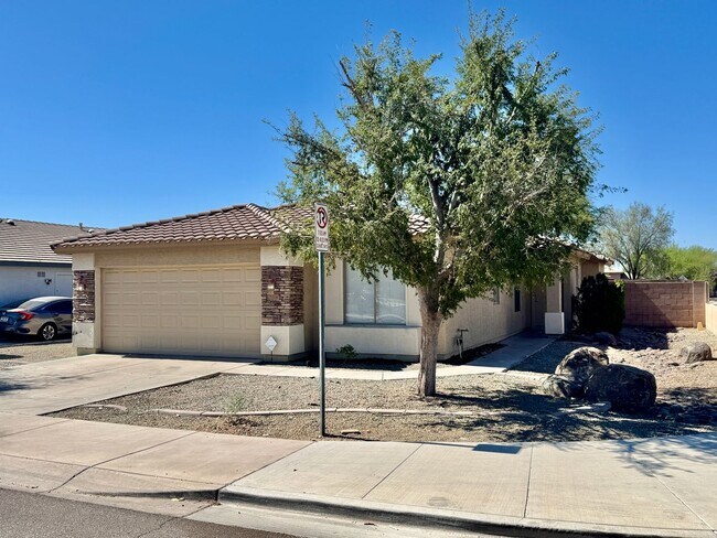 Building Photo - Very Nice & Clean Single Level Home In Phoenix, Very Close To Ed and Verma Pastor Elementary School.