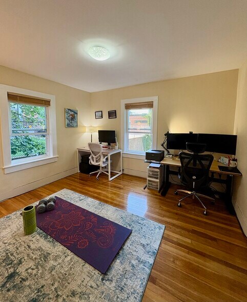 Building Photo - 17 Sunset St