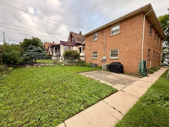 Building Photo - 2987 S Clement Ave