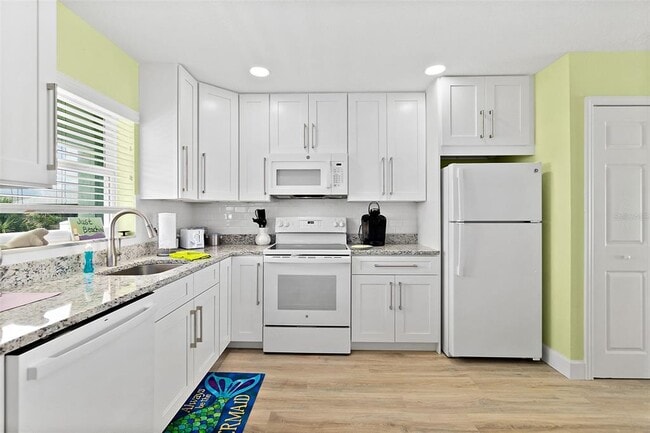 Building Photo - 300 S Central Ave